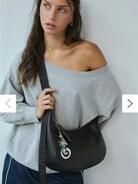 BAGGU Medium Recycled
Leather Crescent Bag Black